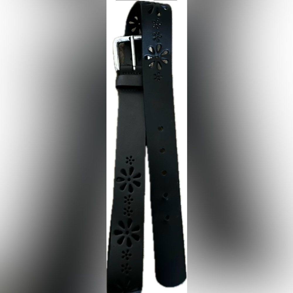 Leather Belt. Excellent condition. 70% Genuine bonded leather. Women’s size M/L